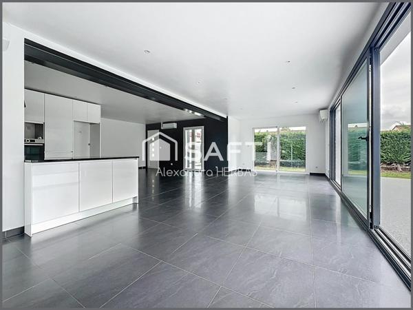 Plain-pied avec piscine et pièce de vie de 65 m²