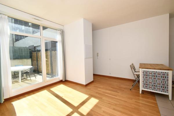 Agréable deux pièces avec grande terrasse au calme , Gennevilliers