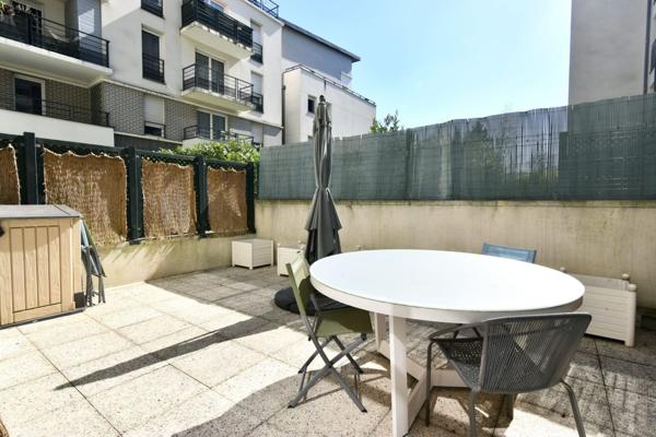 Agréable deux pièces avec grande terrasse au calme , Gennevilliers