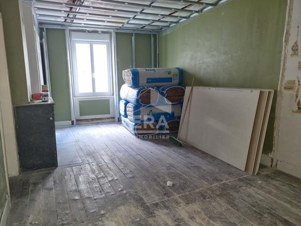 Appartement 3 pieces 75 m2 - Centre Amberieu - A Rénover