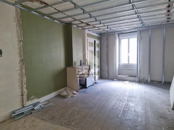 Appartement 3 pieces 75 m2 - Centre Amberieu - A Rénover