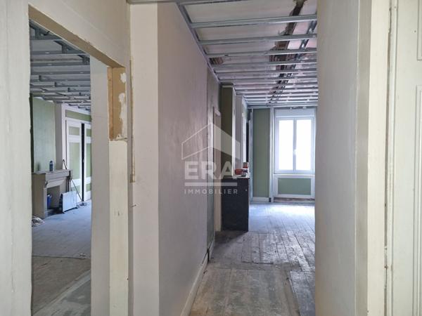 Appartement 3 pieces 75 m2 - Centre Amberieu - A Rénover