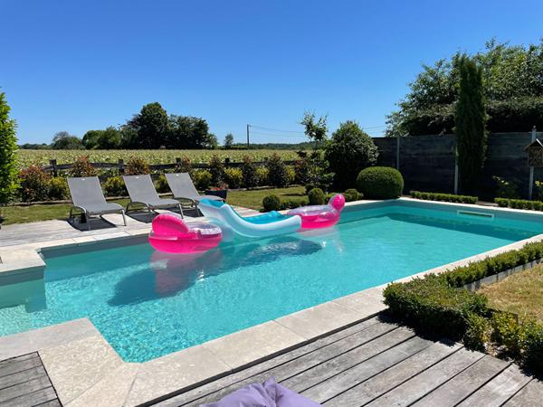 Longère rénovée avec piscine