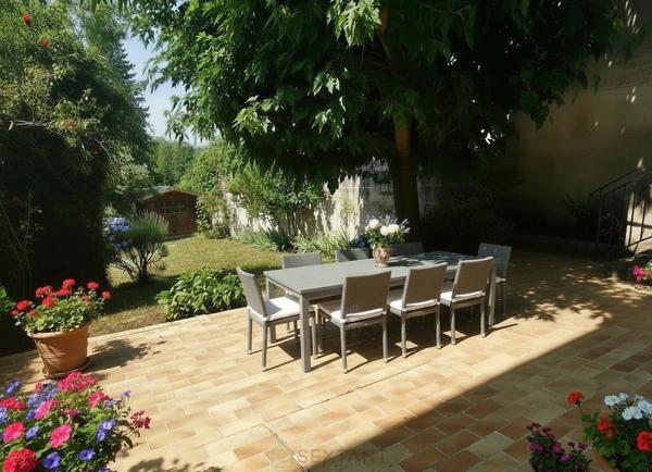 Maison de ville + studio indépendant – Jardin, terrasse – Centre historique d’Amboise