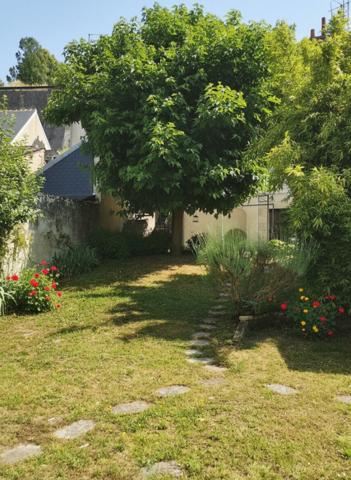 Maison de ville + studio indépendant – Jardin, terrasse – Centre historique d’Amboise