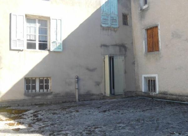 Immeuble à vendre    3 pièces •  Sisteron