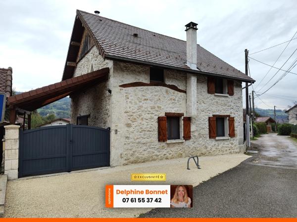 Centre village St Joseph de Rivière, très belle maison en pierre 110 m2 habitables avec terrain de 1 065 m2