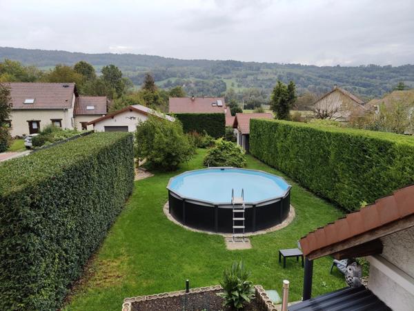 Centre village St Joseph de Rivière, très belle maison en pierre 110 m2 habitables avec terrain de 1 065 m2