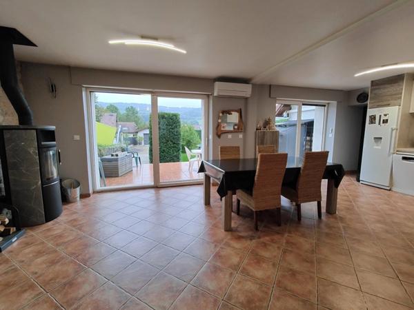 Centre village St Joseph de Rivière, très belle maison en pierre 110 m2 habitables avec terrain de 1 065 m2