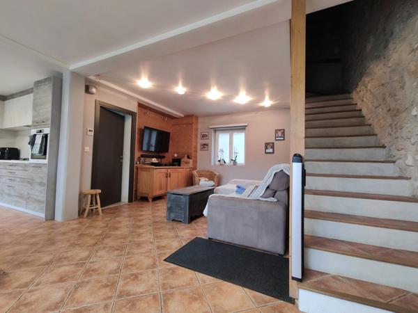 Centre village St Joseph de Rivière, très belle maison en pierre 110 m2 habitables avec terrain de 1 065 m2