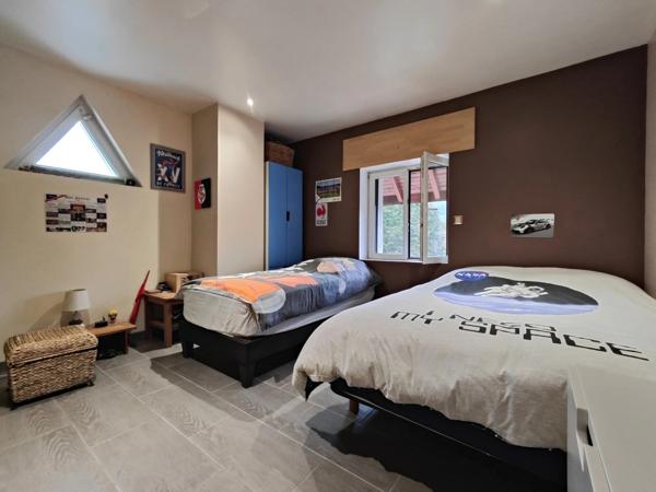 Centre village St Joseph de Rivière, très belle maison en pierre 110 m2 habitables avec terrain de 1 065 m2