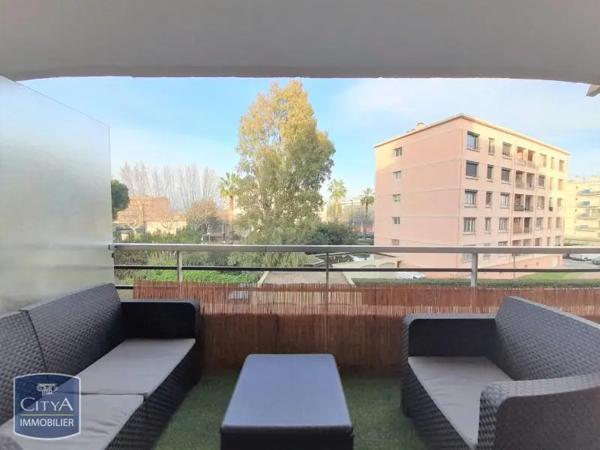 Appartement à louer 2 pièces 43.43m² Fréjus (83600)