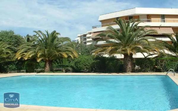 Appartement à louer 2 pièces 43.43m² Fréjus (83600)