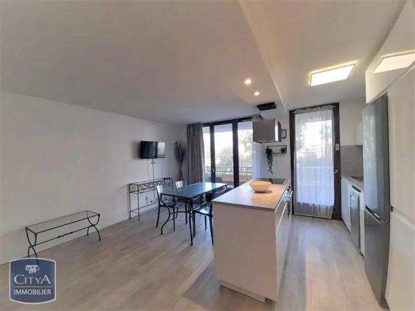 Appartement à louer 2 pièces 43.43m² Fréjus (83600)