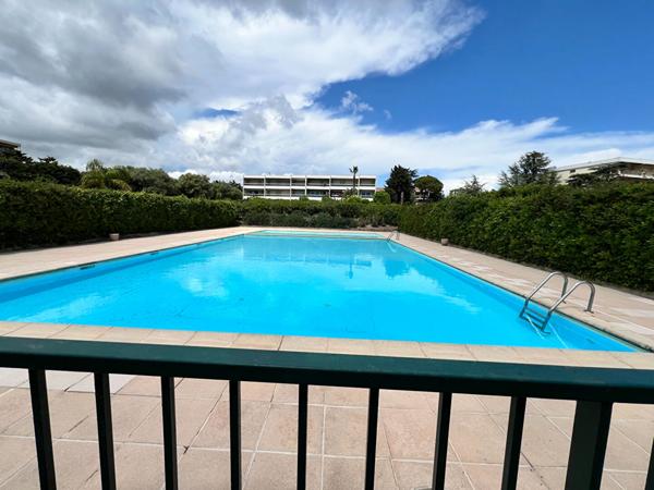 Appartement Antibes 2 pièce(s) 51,43 m2 au dernier étage