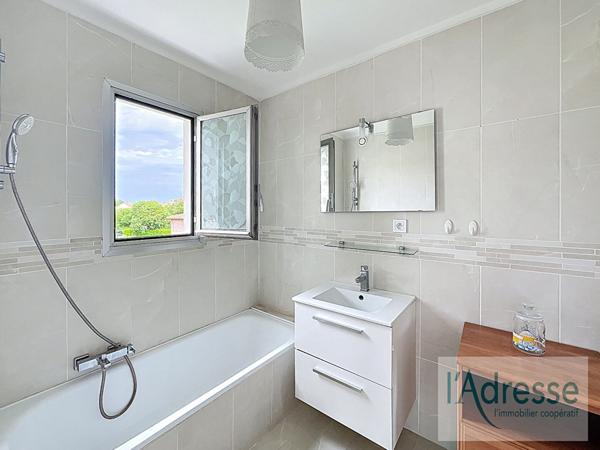 Appartement Antibes 2 pièce(s) 51,43 m2 au dernier étage