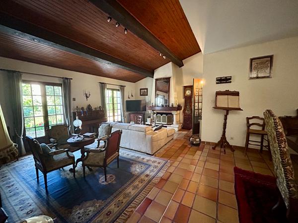 Maison proche CARCASSONNE avec parc arboré et piscine