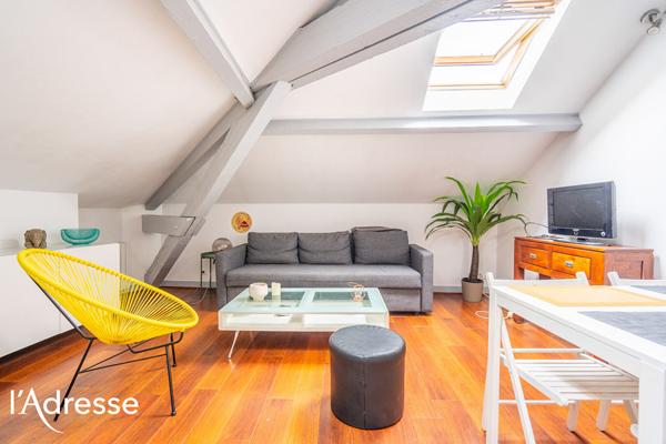 BORDEAUX SACRE COEUR - T2/T3 rénové au dernier étage