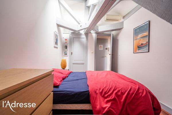 BORDEAUX SACRE COEUR - T2/T3 rénové au dernier étage