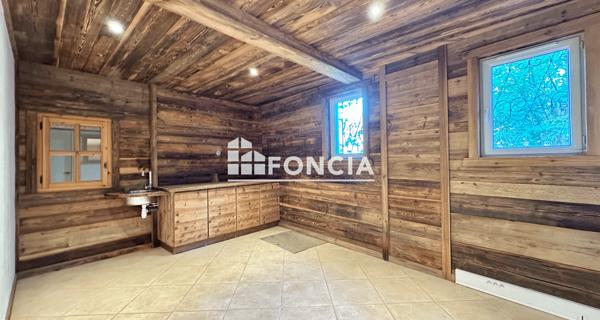 À vendre Local commercial 170.85 m² - Megève 74120