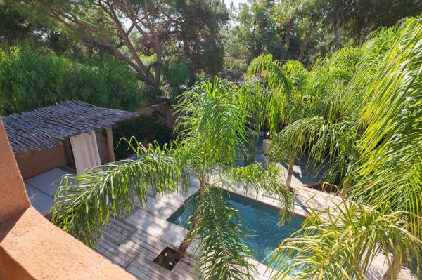 En exclusivité : Villa contemporaine avec piscine.