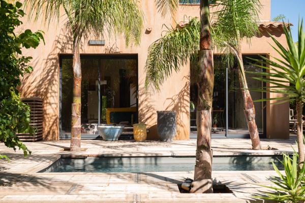 En exclusivité : Villa contemporaine avec piscine.