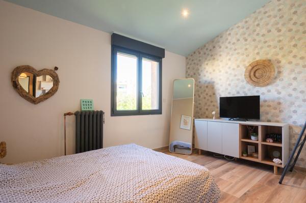 En exclusivité : Villa contemporaine avec piscine.