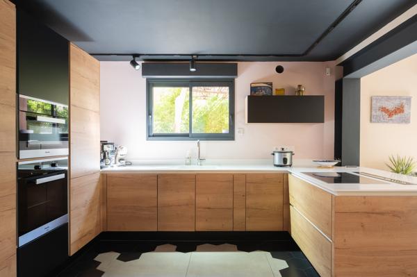 En exclusivité : Villa contemporaine avec piscine.