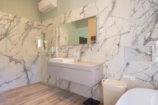 En exclusivité : Villa contemporaine avec piscine.