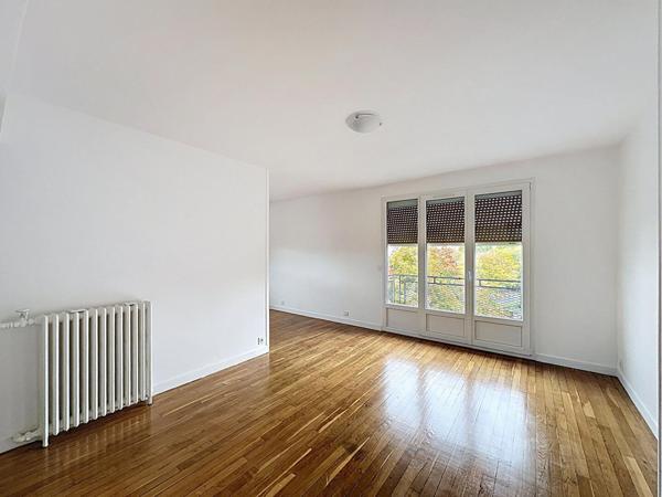 Appartement 3 pièces rénové avec balcon, cave et parking - Chelles