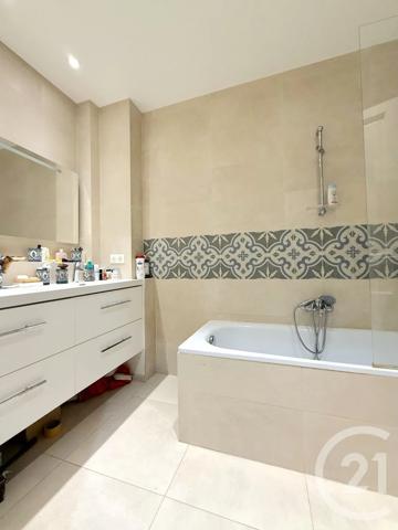 Appartement F5 à vendre  6 pièces - 130,23 m 2   PARIS  - 75016