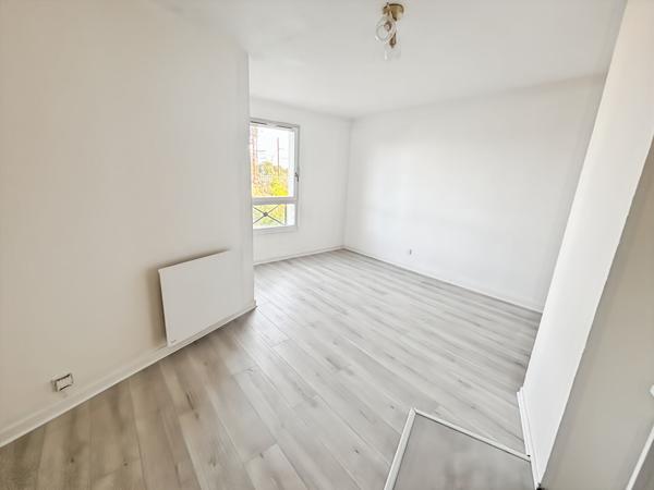 À LOUER - STUDIO - BRETIGNY/O
