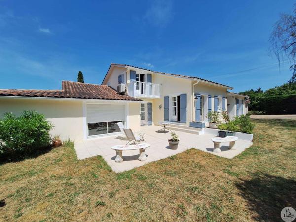 Maison confortable sur les hauteurs du villeneuvoi