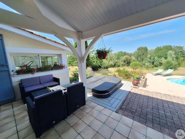 Maison confortable sur les hauteurs du villeneuvoi