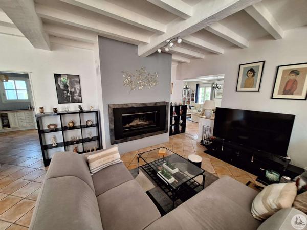 Maison confortable sur les hauteurs du villeneuvoi