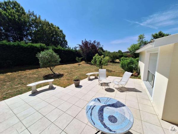 Maison confortable sur les hauteurs du villeneuvoi