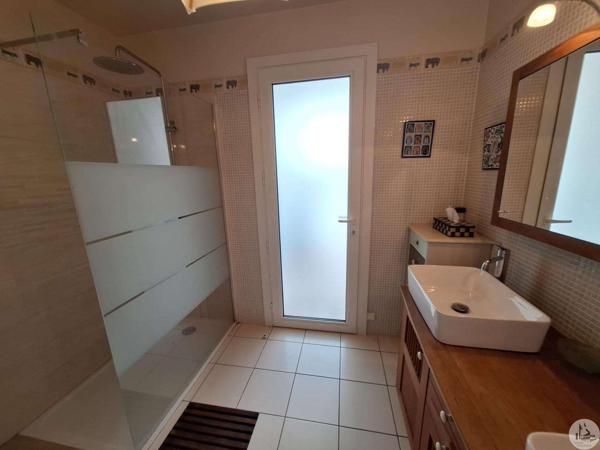 Maison confortable sur les hauteurs du villeneuvoi