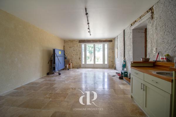 Vic-Fezensac (32190) Maison en pierre sur 4 hectares de prairies de fleurs sauvages