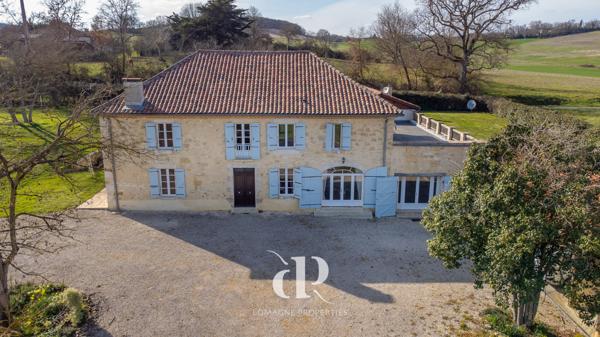 Vic-Fezensac (32190) Maison en pierre sur 4 hectares de prairies de fleurs sauvages