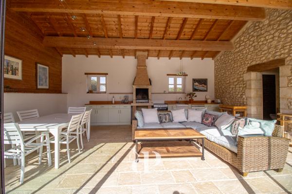 Vic-Fezensac (32190) Maison en pierre sur 4 hectares de prairies de fleurs sauvages