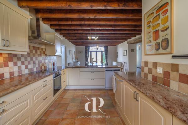 Vic-Fezensac (32190) Maison en pierre sur 4 hectares de prairies de fleurs sauvages