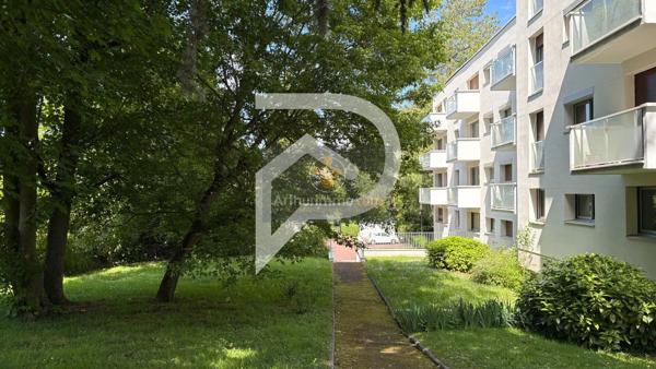 Vente                                                      Appartement
                        
                     2 pièces                      50 m2                     à Marly-le-Roi