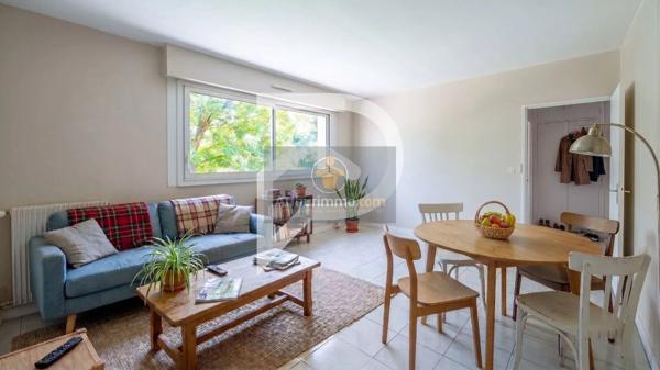 Vente                                                      Appartement
                        
                     2 pièces                      50 m2                     à Marly-le-Roi