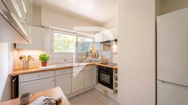 Vente                                                      Appartement
                        
                     2 pièces                      50 m2                     à Marly-le-Roi