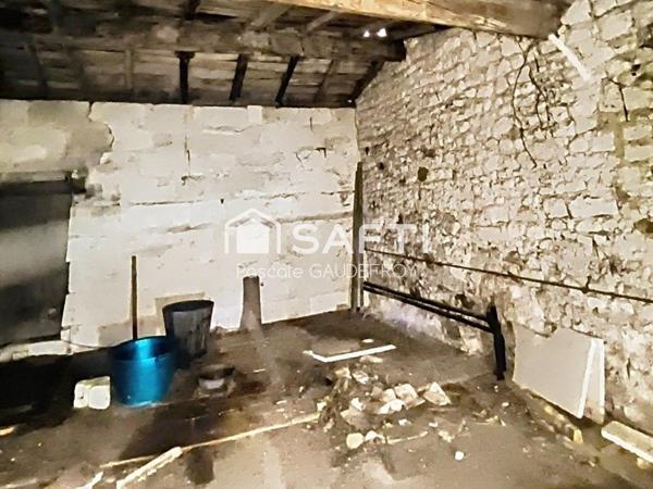 MAISON DE VILLE A PONS - AVIS AUX AMATEURS DE PROJETS !