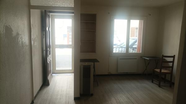 Coursan (11110) maison de village avec petite terrasse