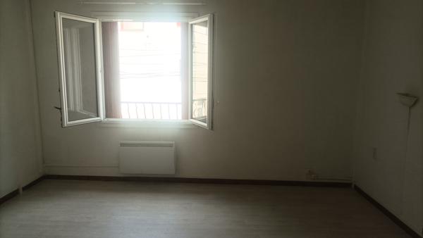 Coursan (11110) maison de village avec petite terrasse