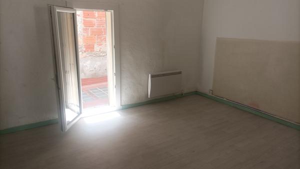 Coursan (11110) maison de village avec petite terrasse