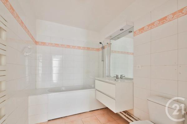 Appartement F4 à vendre  4 pièces - 107,93 m 2   SURESNES  - 92