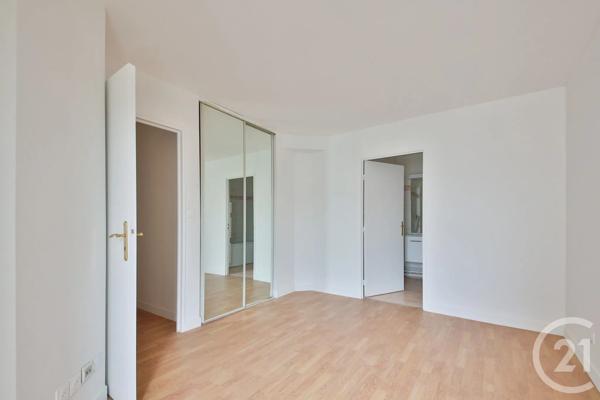 Appartement F4 à vendre  4 pièces - 107,93 m 2   SURESNES  - 92